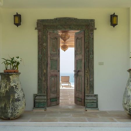 Takian Villa : Vue Mer Et Coucher De Soleil Saláta-part Kültér fotó